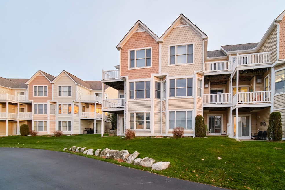 84 Charter Ct, Manistee, MI 49660 - photo 1