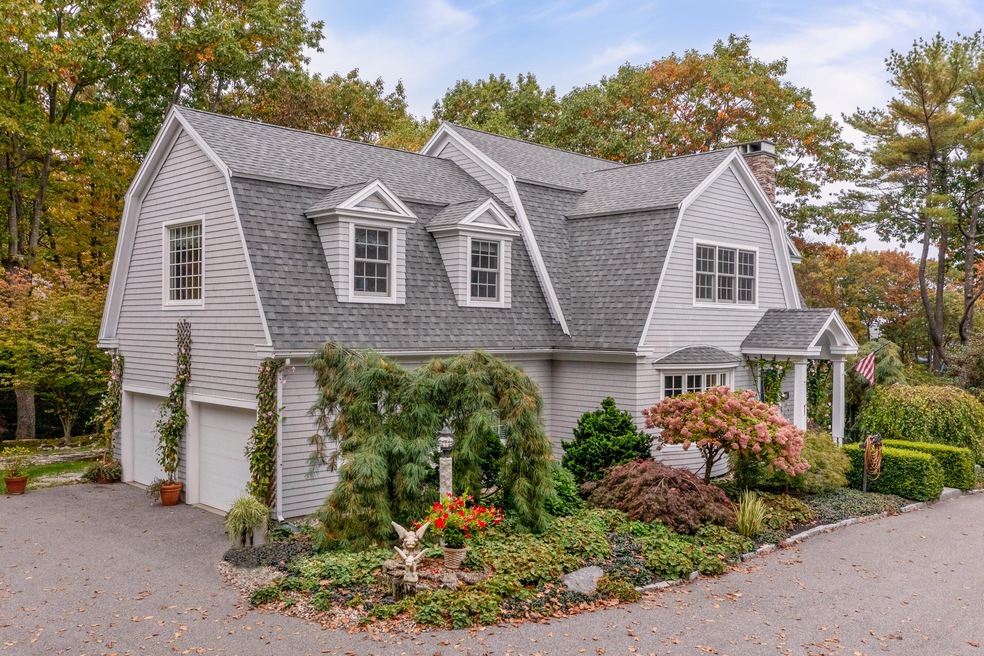 26 Circuit Rd, Cape Neddick, ME 03902 - photo 1