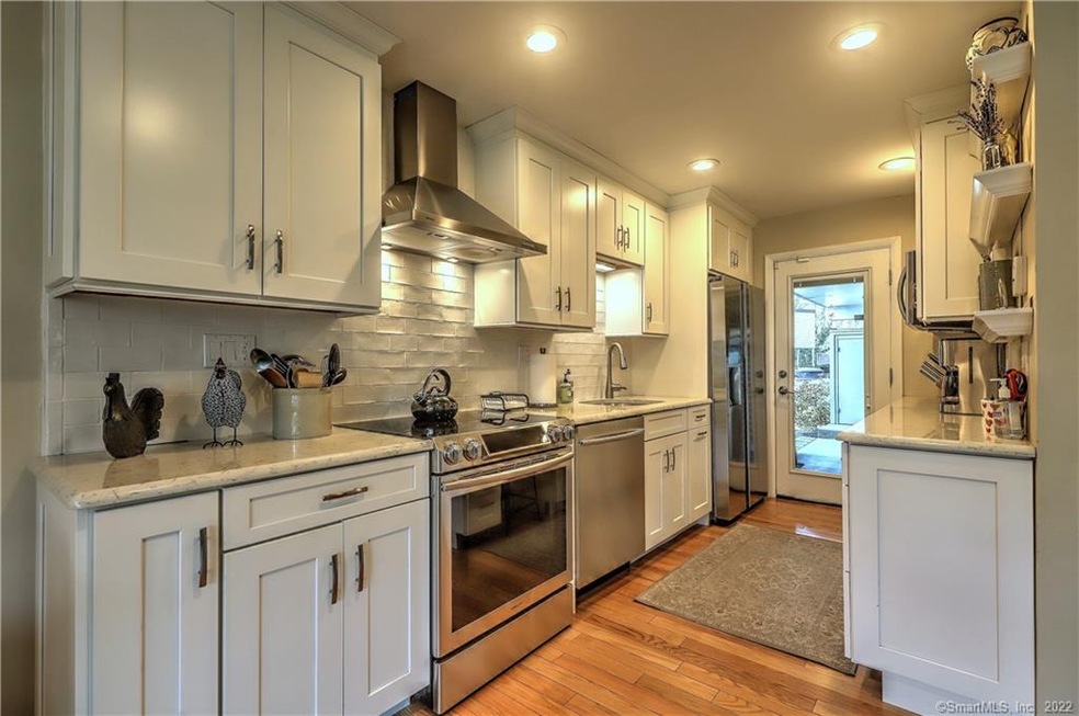 74 West Walk unit 74, West Haven, CT 06516 - photo 1