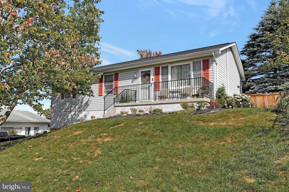 1122 Outer Dr, Hagerstown, MD 21742 - photo 1