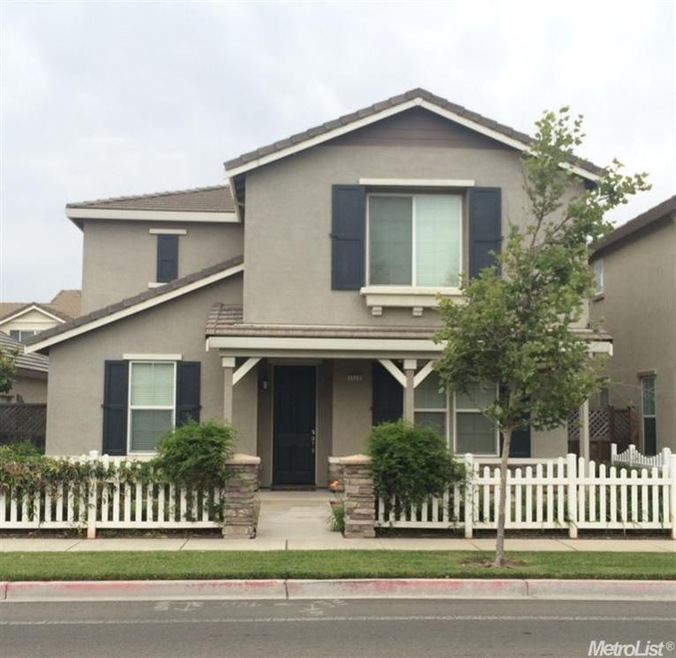 2520 W J St, Oakdale, CA 95361 - photo 1