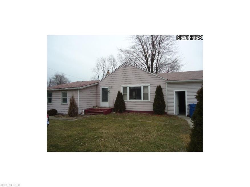623 Hollywood Ave, Sheffield Lake, OH 44054 - photo 1