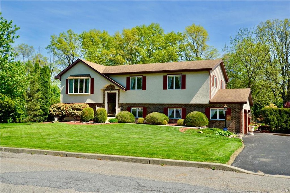 1120 Sundance Dr, Pen Argyl, PA 18072 - photo 1