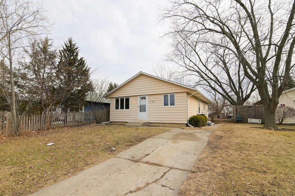 1707 Jethro Ave, Zion, IL 60099 - photo 1