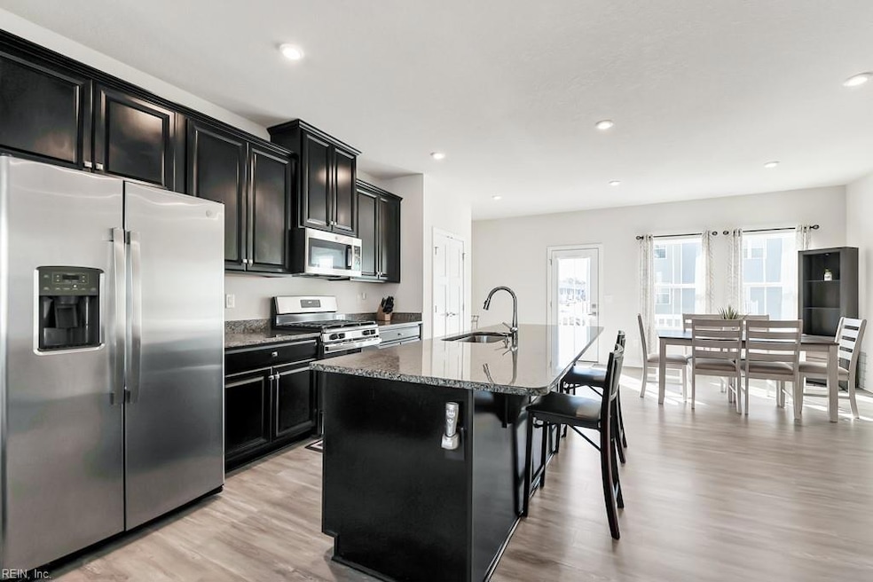 Gorgeous Spacious Kitchen!!