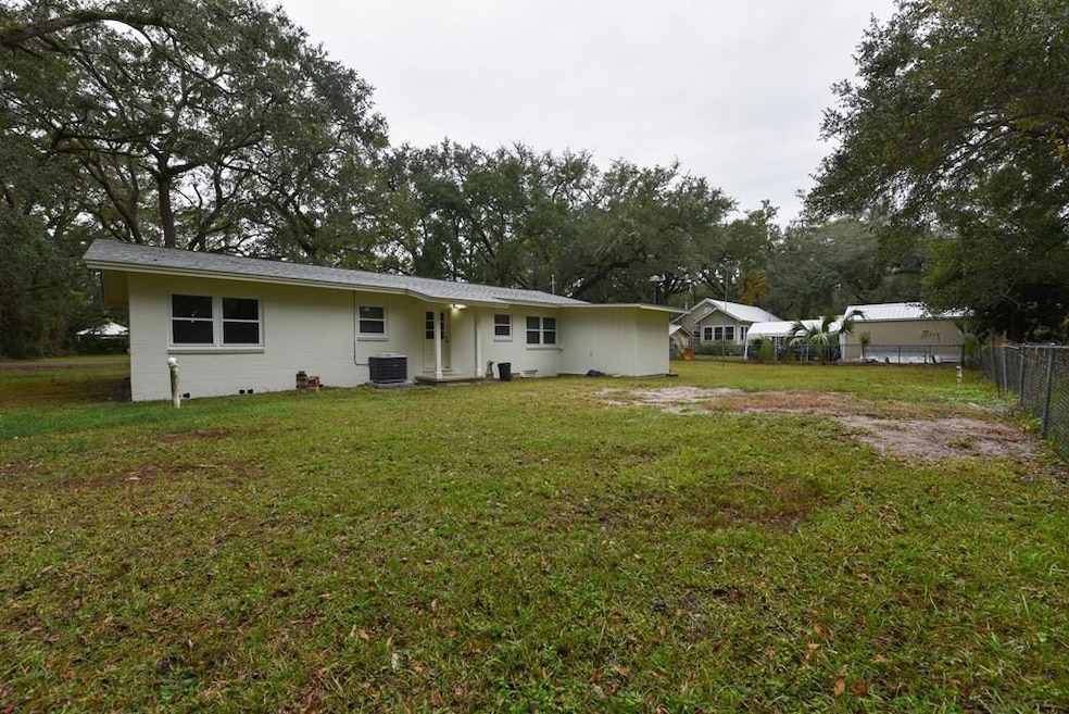 11 Shadow Ln, Apalachicola, FL 32320 - photo 1