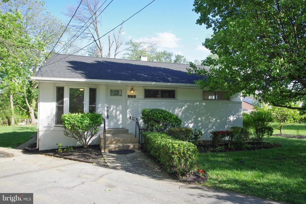 13709 Parkland Dr, Rockville, MD 20853 - photo 1