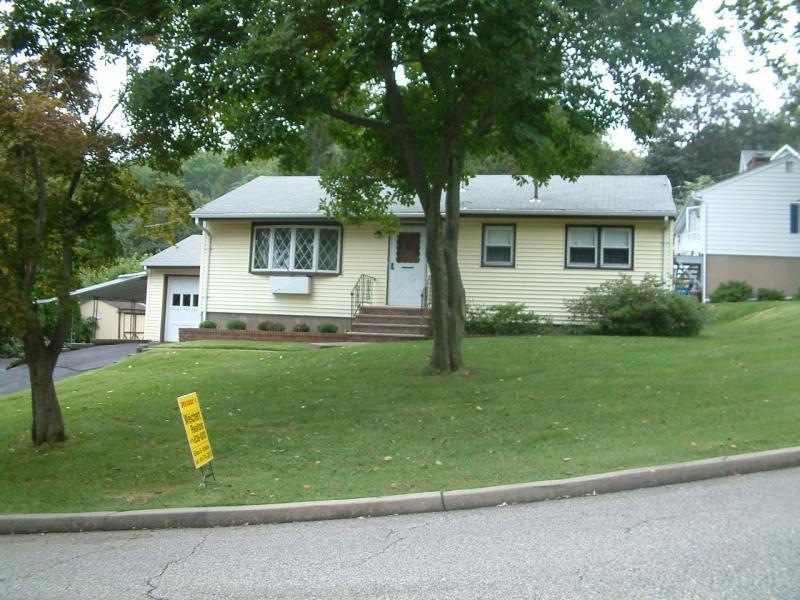 31 Elizabeth St, Bloomingdale, NJ 07403 - photo 1