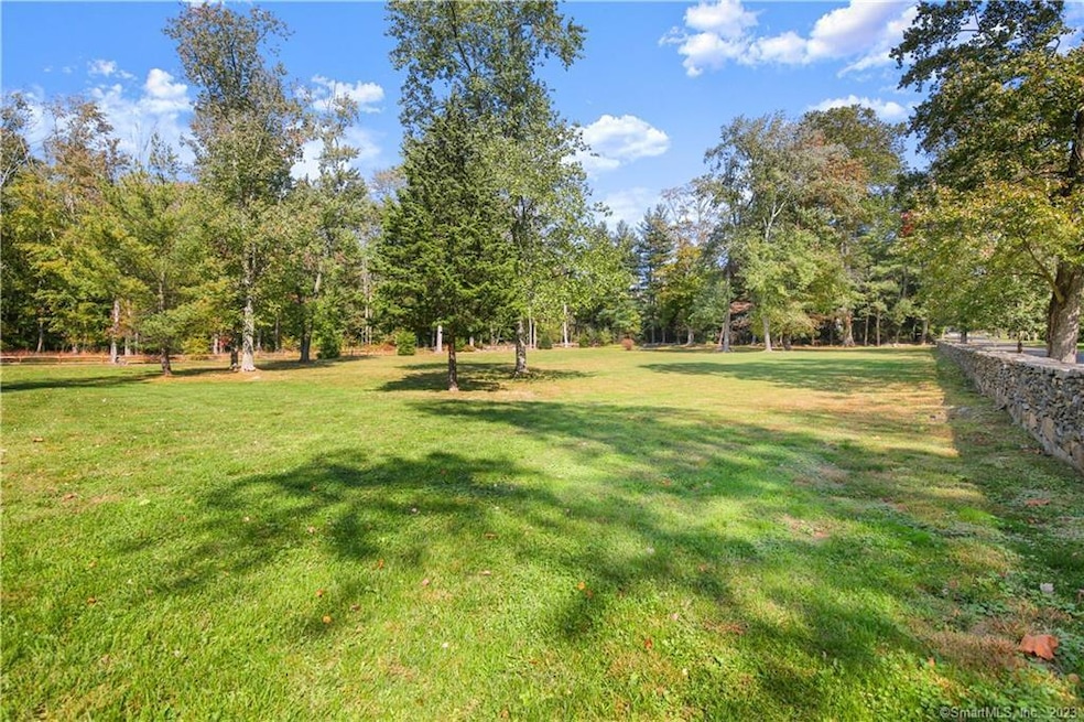 80 Hubbell Ln, Fairfield, CT 06824 - photo 1