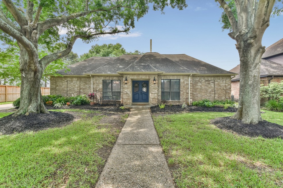 7535 Club Lake Dr, Houston, TX 77095 - photo 1