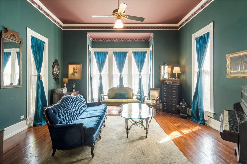 608 W Lang St, Alvin, TX 77511 - photo 1