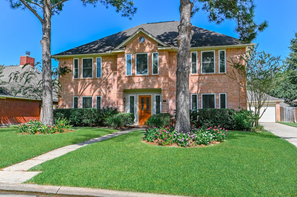 Spacious 2 story home in highly sought after Tomball ISD