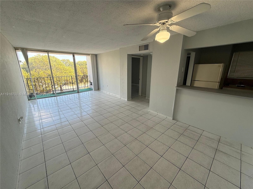 310 Fontainebleau Blvd unit 401, Miami, FL 33172 - photo 1