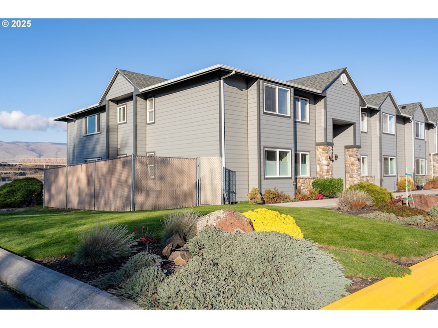 240 Lone Pine Ln unit 2, the Dalles, OR 97058 - photo 1