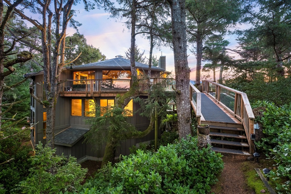 Splendid Tree House