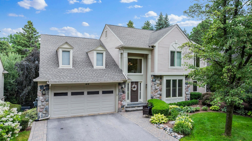 33 Boulder Ln unit 2, Bloomfield Hills, MI 48304 - photo 1