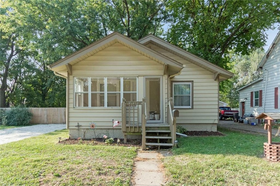 2217 Logan Ave, Des Moines, IA 50317 - photo 1