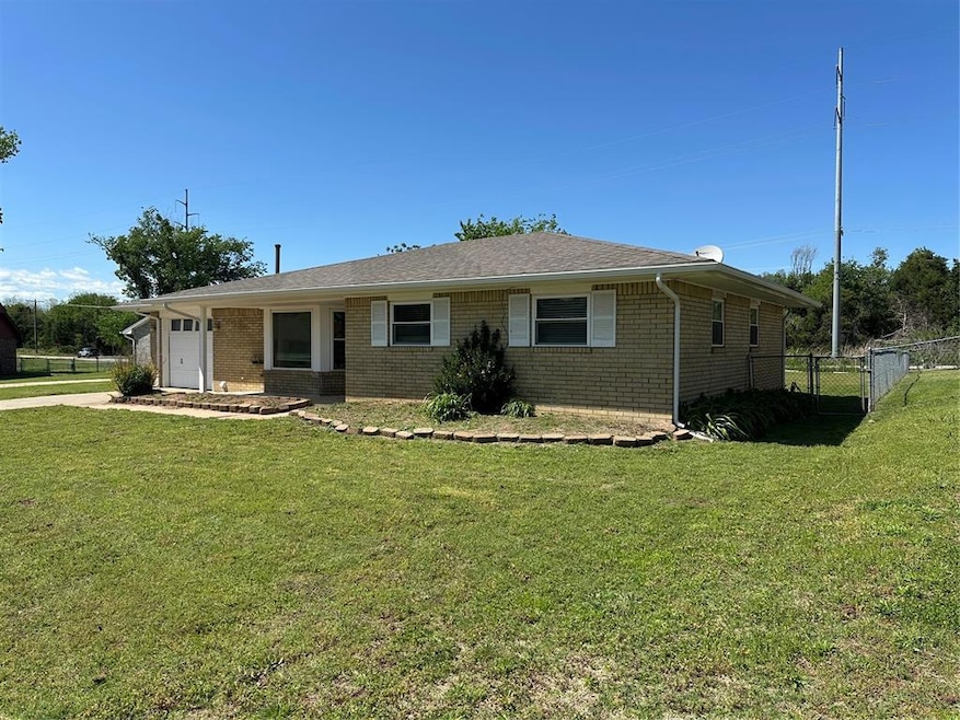 16 Oak Hollow Rd, Shawnee, OK 74804 - photo 1