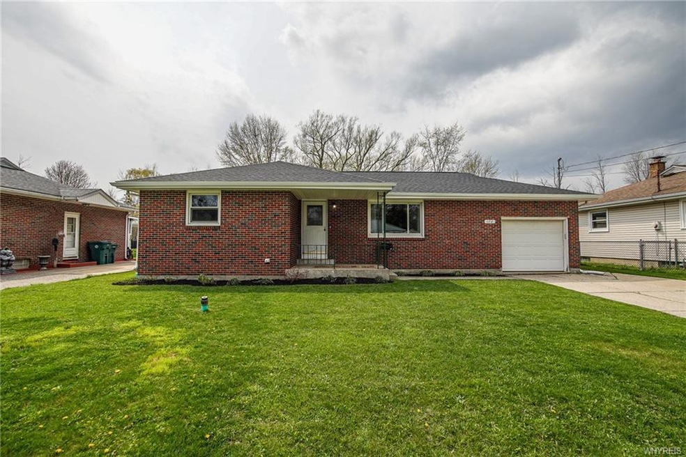 172 Homestead Dr, North Tonawanda, NY 14120 - photo 1