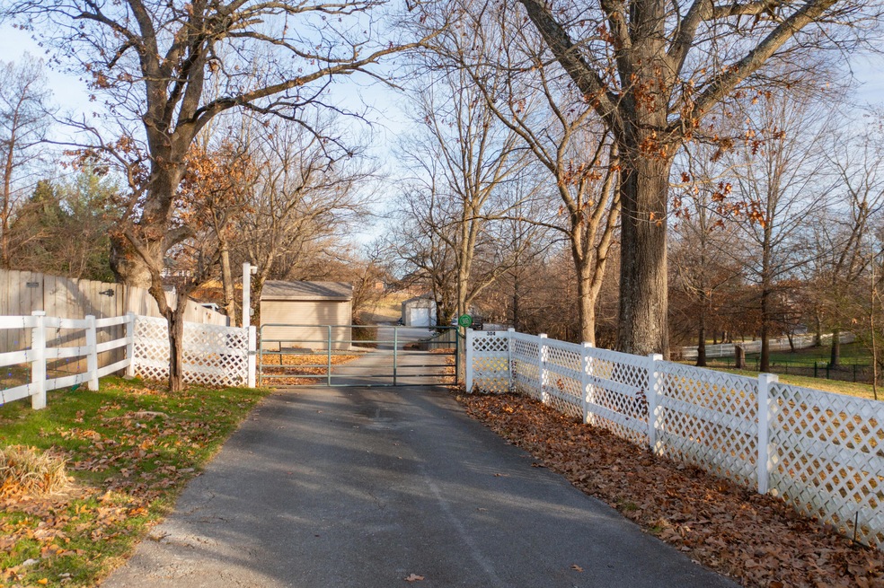 308 N Hightower Ave, Nixa, MO 65714 - photo 1