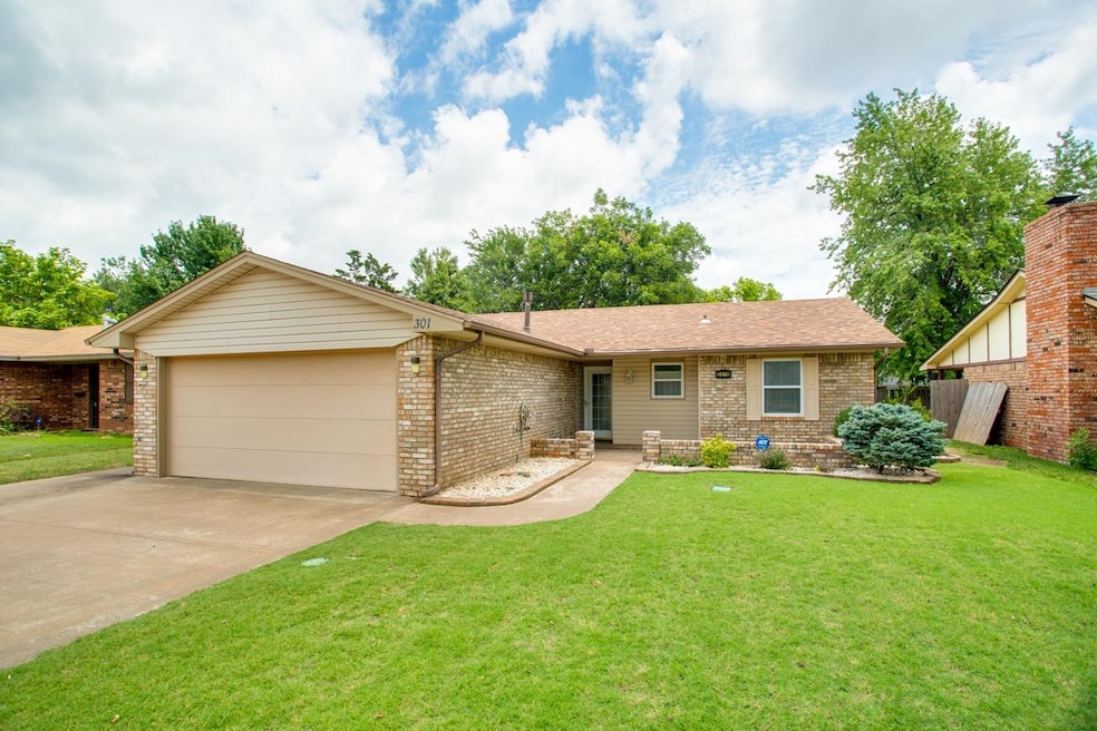 301 S Rimrock Rd, Enid, OK 73703 - photo 1