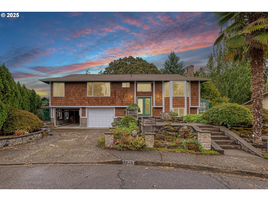 For Sale $599,900 • Co-Listing Agent