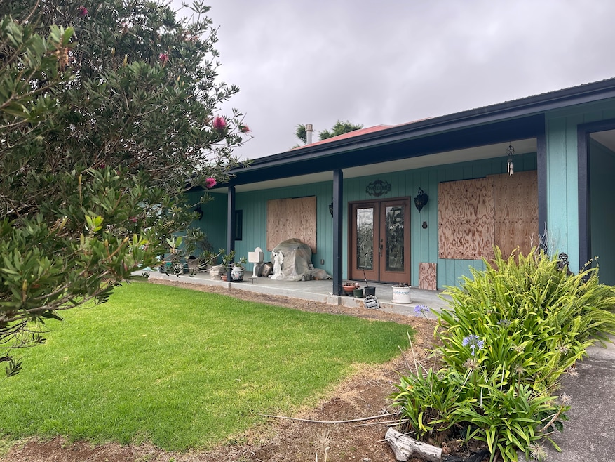 Unlock the potential of this 2-bedroom, 2-bath Waimea gem—ideal for a custom renovation!