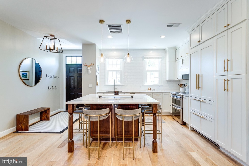 1312 Seaport Ln, Alexandria, VA 22314 - photo 1