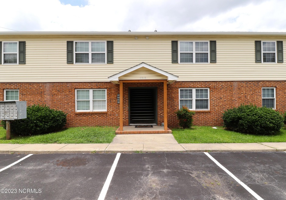 2318 Indian Dr unit B4, Jacksonville, NC 28546 - photo 1