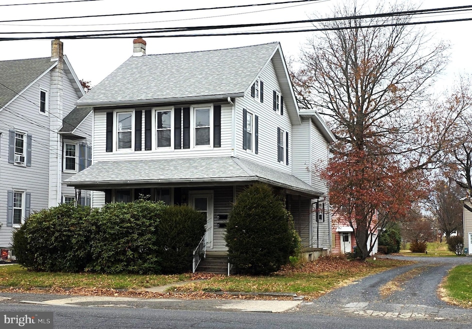 735 W Broad St, Quakertown, PA 18951 - photo 1