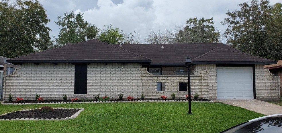 2023 Barnsley Ln, Houston, TX 77088 - photo 1