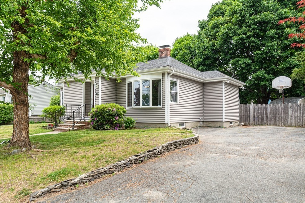 81 Hillcrest Ave, Methuen, MA 01844 - photo 1