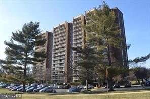 Chelsea Towers unit 415, Bethesda, MD 20817 - photo 1