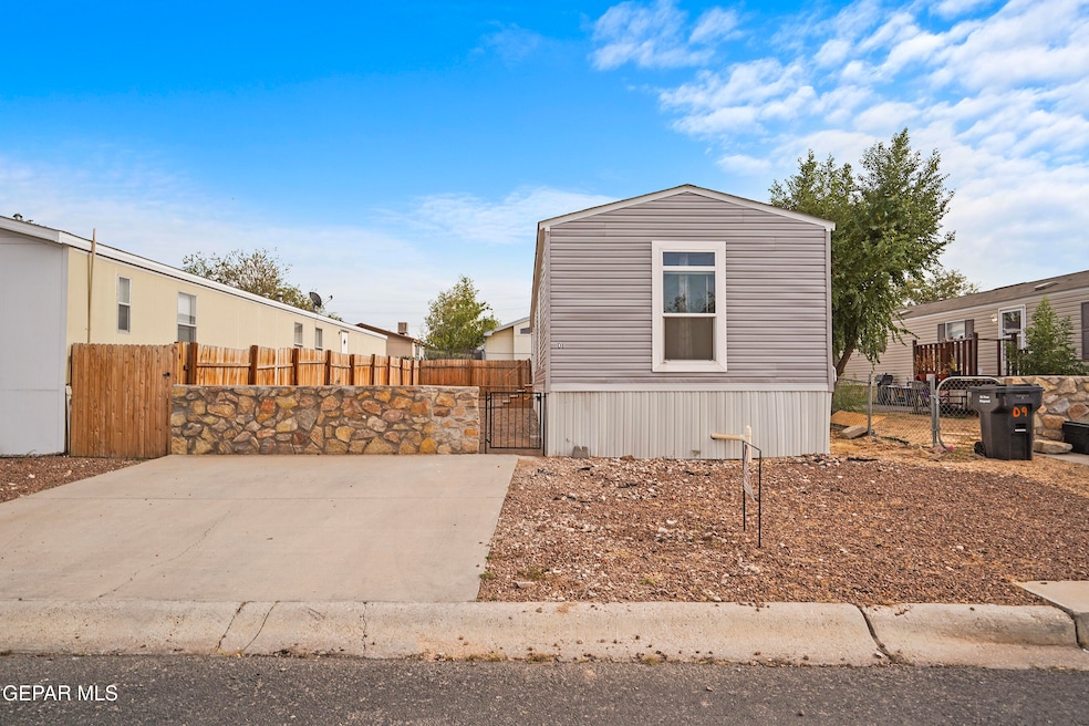 850 Talbot Ave unit D8, Canutillo, TX 79835 - photo 1