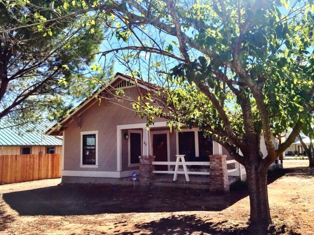 611 Whitney St, Fredericksburg, TX 78624 - photo 1