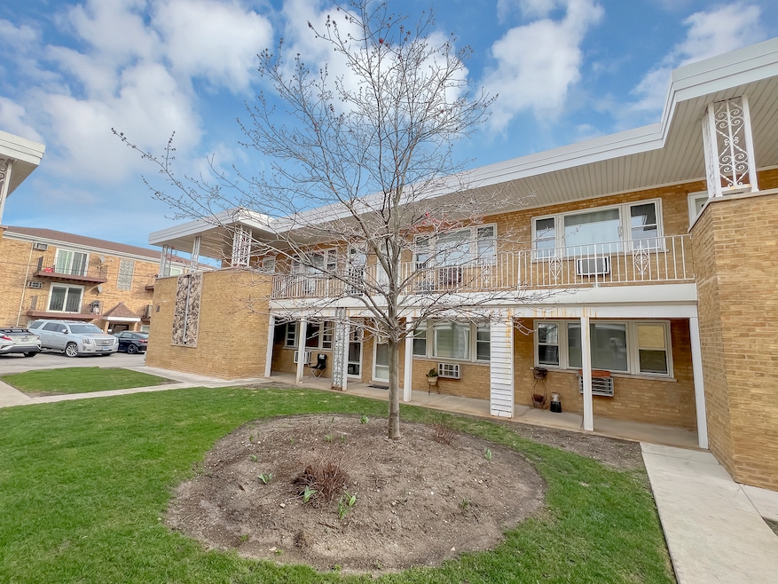 4751 25th Ave unit 4, Schiller Park, IL 60176 - photo 1