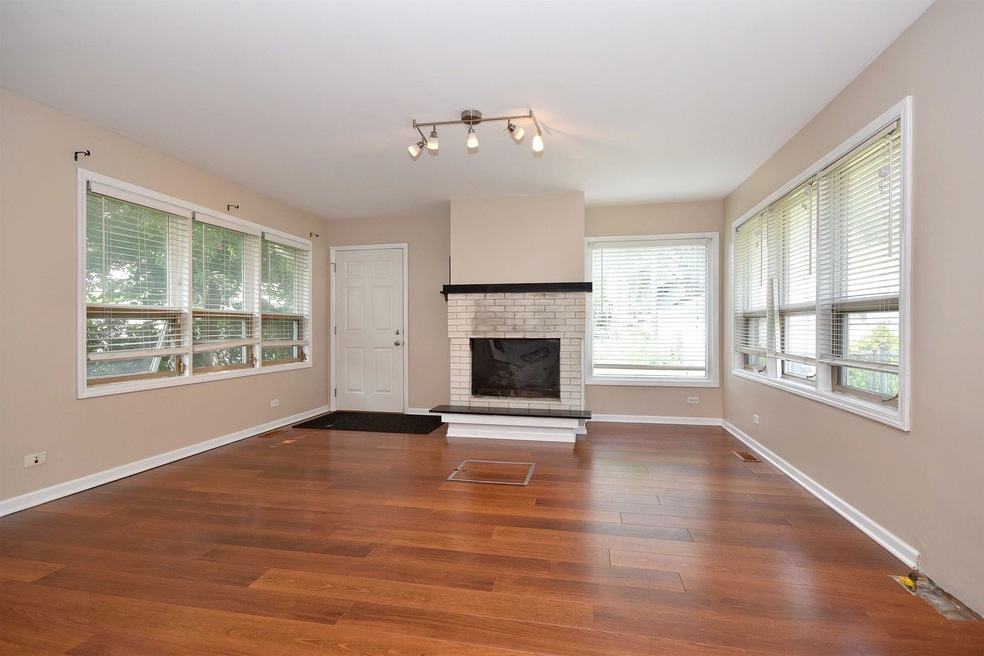 1310 E Walnut Ave, Des Plaines, IL 60016 - photo 1