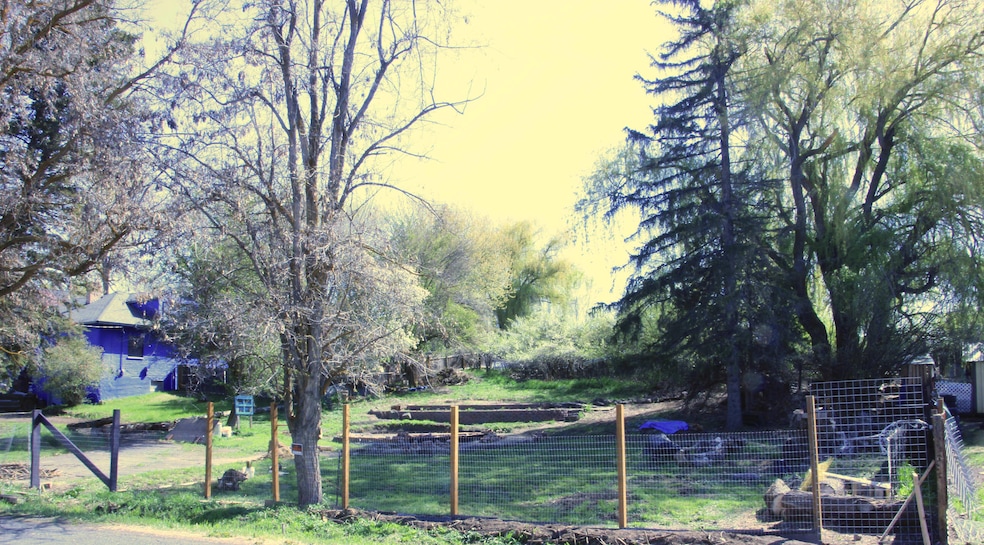 1859 Burns St, Klamath Falls, OR 97603 - photo 1