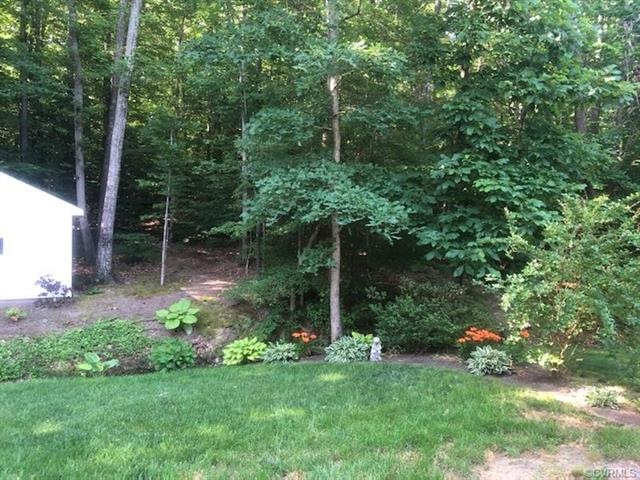 This picture of a serene summertime setting, pardon the alliteration...