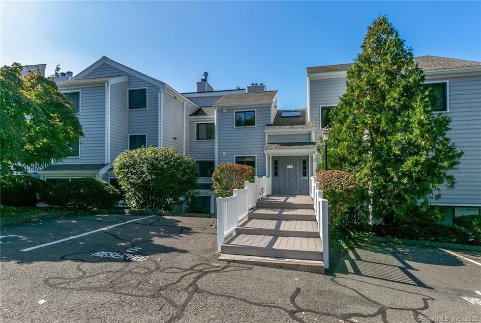 8 Rowayton Woods Dr unit 8, Norwalk, CT 06854 - photo 1