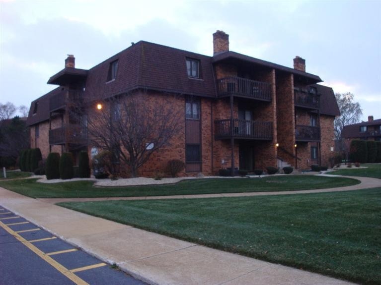 933 W Glen Park Ave unit 205, Griffith, IN 46319 - photo 1