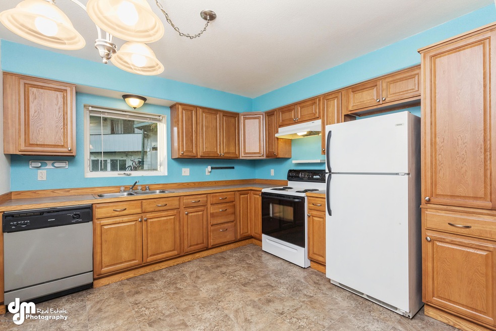 5401 E 38th Ct unit 4, Anchorage, AK 99508 - photo 1