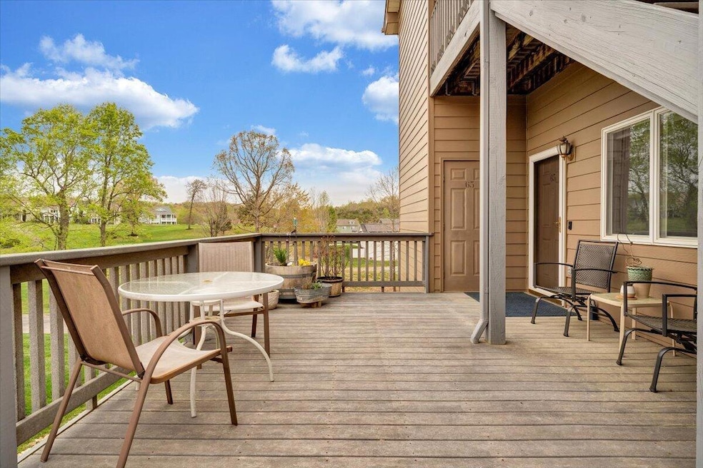 Side entertaining area