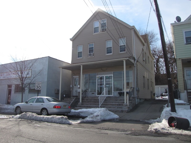 545 Lexington Ave, Clifton, NJ 07011 - photo 1
