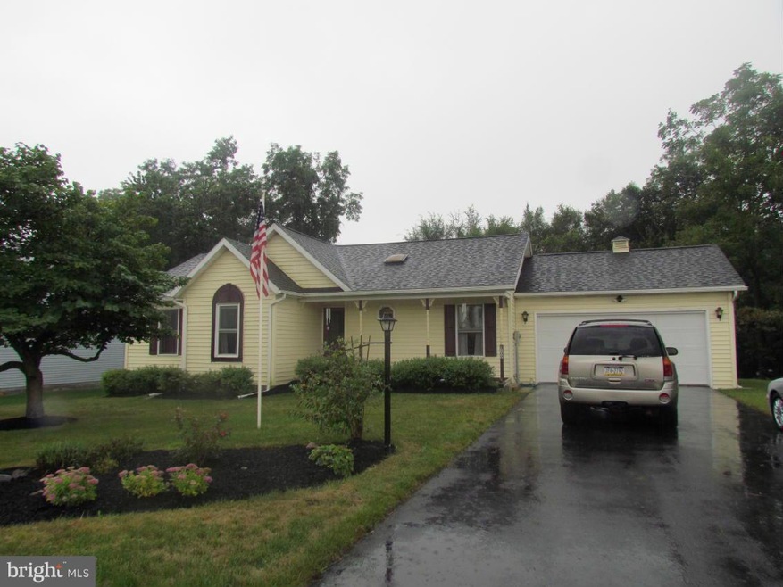 1509 Mark Dr, Chambersburg, PA 17201 - photo 1