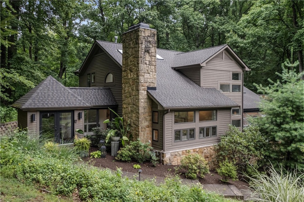 Welcome to 901 Highlander Circle in Marshall Woods