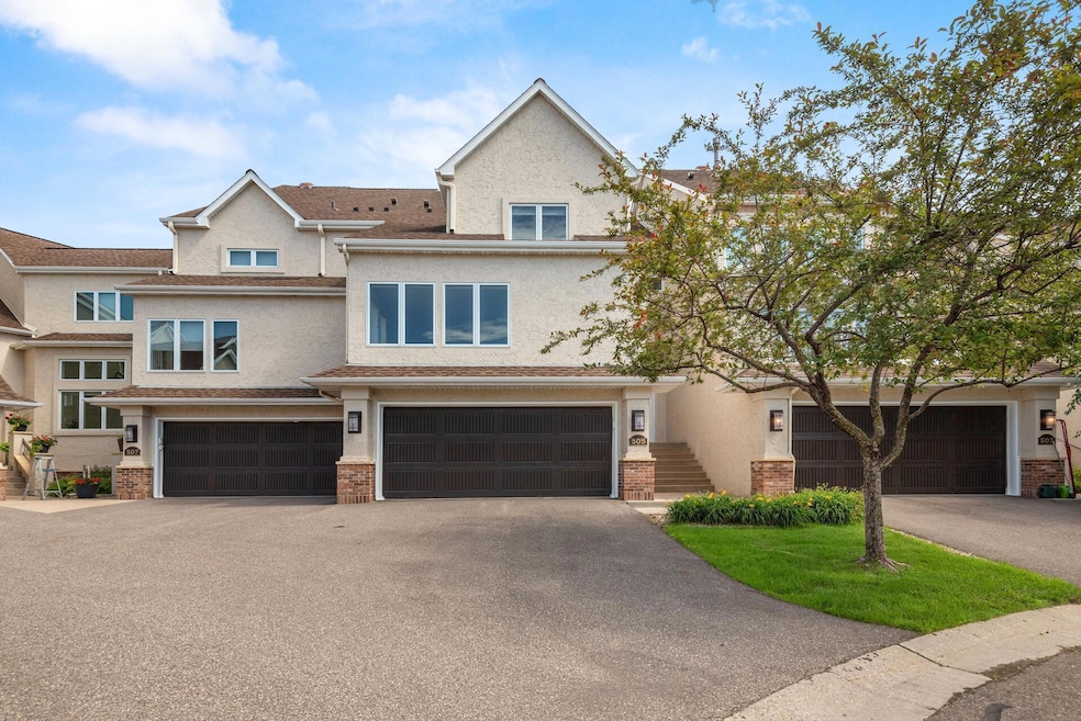 Pending $915,000 • Co-Listing Agent