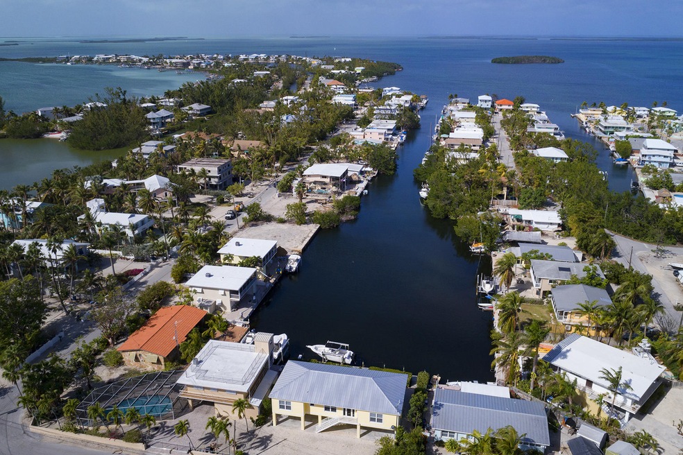 200' wide boat basin with this canal lot