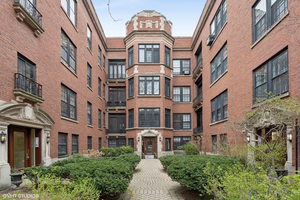 2912 N Pine Grove Ave unit 2, Chicago, IL 60657 - photo 1