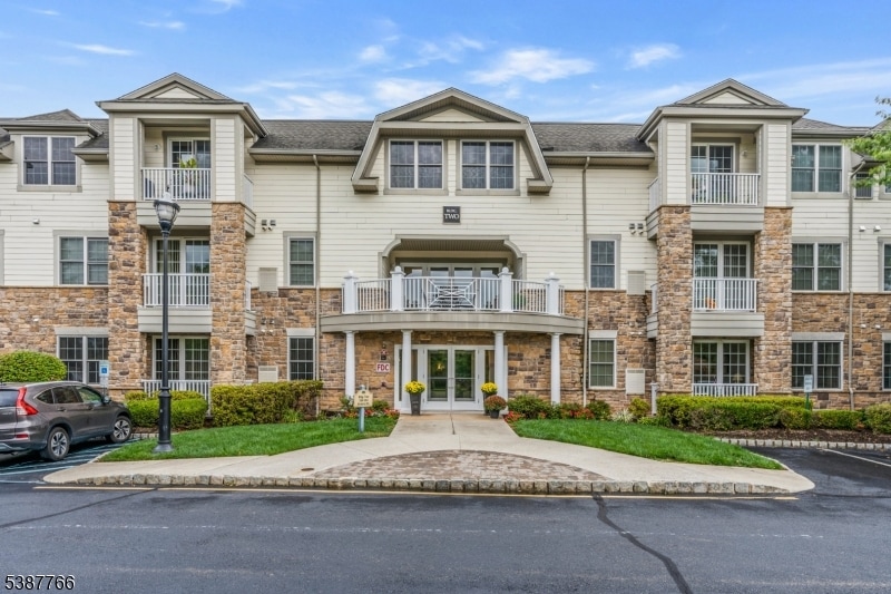 259 Victoria Dr unit J1, Bridgewater, NJ 08807 - photo 1